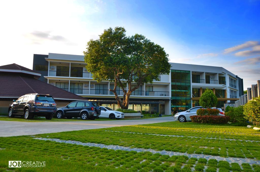 Rivermount Hotel And Resort Sarrat Exterior photo